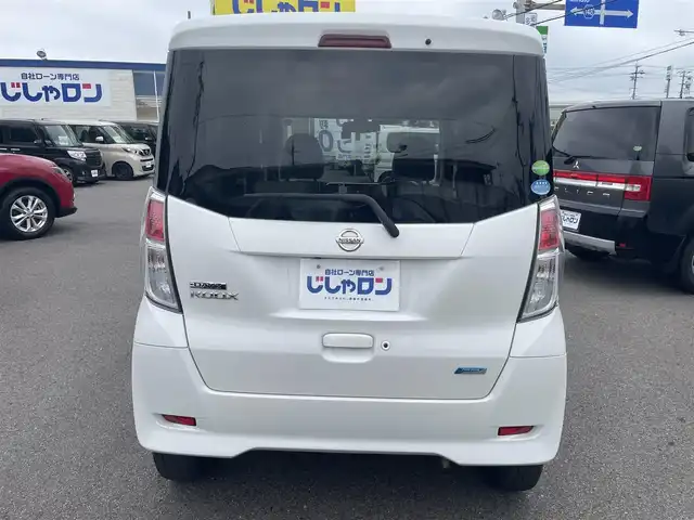 日産 デイズ ルークス X 和歌山県 2016(平28)年 8.9万km ホワイトパール (株)IDOMが運営する【じしゃロン和歌山店】の自社ローン専用車両になります。こちらは現金またはオートローンご利用時の価格です。自社ローンご希望の方は別途その旨お申付け下さい/純正7インチワイドメモリナビ　MM113D－W/バックカメラ、アラウンドビューモニター付き自動防眩インナーミラー/【GENTEX製　GNTX-057】/アイドリングストップ機能/両側スライドドア/後席ロールサンシェード/インリジェントエマージェンシーブレーキ/ビークルダイナミクス/ABS/ブレーキアシスト/ヒルスタートアシスト/イモビライザー/ドアバイザー/SRSエアバックダブル＋サイド