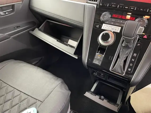 三菱 デリカＤ：５ P 熊本県 2023(令5)年 0.1千km アメジストブラック 純正10インチナビ/フルセグテレビ、/CD/DVD/Bluetooth/AUX/全周囲カメラ/前方ドライブレコーダー/ビルトインETC/4WD/レーダークルーズコントロール/レーンアシスト/衝突軽減ブレーキ/オートハイビーム/パワーバックドア/パドルシフト/ステアリングヒーター/ステアリングスイッチ/両側パワースライドドア/電動パーキングブレーキ/オートホールド/電動格納ミラー/左側サイドステップ