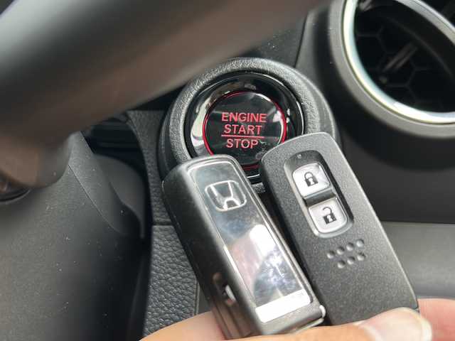 ホンダ Ｎ ＯＮＥ オリジナル 岐阜県 2022(令4)年 1万km フレームレッド 登録時走行距離9784km/社外ナビ/バックカメラ/前後ドライブレコーダー/ワンセグＴＶ/クルーズコントロール/レーンキープアシスト/プリクラッシュ/純正フロアマット/プッシュスタート/スマートキー/スペアキー/ＬＥＤヘッドライト/ツートンカラー/コーナーセンサー/ETC/禁煙車/横滑り防止装置/盗難防止装置/衝突被害軽減システム/Bluetooth接続/CDチェンジャー/USB入力端子/アイドリングストップ
