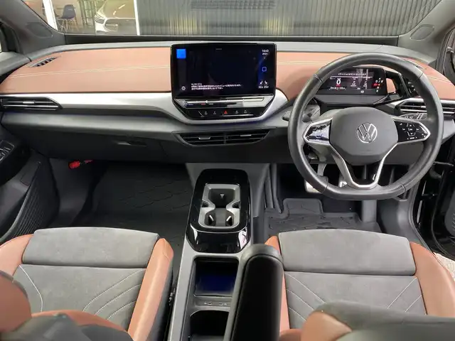フォルクスワーゲン ＶＷ ＩＤ．４ プロ 福岡県 2023(令5)年 1.9万km 黒 ガラスルーフ/AppleCarPlay/Bluetooth/USB/ジェスチャーコントロール/ACC/レーンアシスト/ブラインドスポット/前後ドラレコ/ETC/IQ.LIGHT/茶黒ハーフレザーシート/パワーシート/メモリーシート/シートヒーター/ステアリングヒーター/ベンチレーション/純正20インチホイール