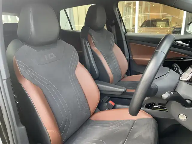 フォルクスワーゲン ＶＷ ＩＤ．４ プロ 福岡県 2023(令5)年 1.9万km 黒 ガラスルーフ/AppleCarPlay/Bluetooth/USB/ジェスチャーコントロール/ACC/レーンアシスト/ブラインドスポット/前後ドラレコ/ETC/IQ.LIGHT/茶黒ハーフレザーシート/パワーシート/メモリーシート/シートヒーター/ステアリングヒーター/ベンチレーション/純正20インチホイール