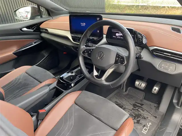 フォルクスワーゲン ＶＷ ＩＤ．４ プロ 福岡県 2023(令5)年 1.9万km 黒 ガラスルーフ/AppleCarPlay/Bluetooth/USB/ジェスチャーコントロール/ACC/レーンアシスト/ブラインドスポット/前後ドラレコ/ETC/IQ.LIGHT/茶黒ハーフレザーシート/パワーシート/メモリーシート/シートヒーター/ステアリングヒーター/ベンチレーション/純正20インチホイール