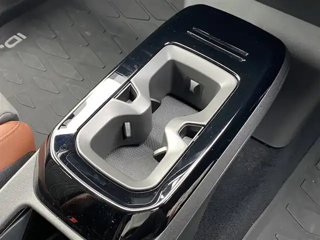 フォルクスワーゲン ＶＷ ＩＤ．４ プロ 福岡県 2023(令5)年 1.9万km 黒 ガラスルーフ/AppleCarPlay/Bluetooth/USB/ジェスチャーコントロール/ACC/レーンアシスト/ブラインドスポット/前後ドラレコ/ETC/IQ.LIGHT/茶黒ハーフレザーシート/パワーシート/メモリーシート/シートヒーター/ステアリングヒーター/ベンチレーション/純正20インチホイール