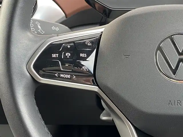 フォルクスワーゲン ＶＷ ＩＤ．４ プロ 福岡県 2023(令5)年 1.9万km 黒 ガラスルーフ/AppleCarPlay/Bluetooth/USB/ジェスチャーコントロール/ACC/レーンアシスト/ブラインドスポット/前後ドラレコ/ETC/IQ.LIGHT/茶黒ハーフレザーシート/パワーシート/メモリーシート/シートヒーター/ステアリングヒーター/ベンチレーション/純正20インチホイール