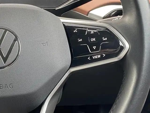 フォルクスワーゲン ＶＷ ＩＤ．４ プロ 福岡県 2023(令5)年 1.9万km 黒 ガラスルーフ/AppleCarPlay/Bluetooth/USB/ジェスチャーコントロール/ACC/レーンアシスト/ブラインドスポット/前後ドラレコ/ETC/IQ.LIGHT/茶黒ハーフレザーシート/パワーシート/メモリーシート/シートヒーター/ステアリングヒーター/ベンチレーション/純正20インチホイール