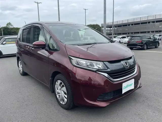 ホンダ フリード G ホンダセンシング 千葉県 2017(平29)年 10.5万km プレミアムディープロッソパール ホンダセンシング/・衝突軽減ブレーキ/・レーンキープアシスト/純正7インチSDナビ/CD BT SD フルセグ/バックカメラ/両側パワースライドドア/プッシュスタート/スマートキー/純正フロアマット