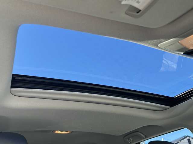 トヨタ ランドクルーザー プラド TX Lパッケージ 神奈川県 2022(令4)年 4.7万km ホワイトパールクリスタルシャイン ワンオーナー/サンルーフ/純正メーカーナビ(AM/FM/USB/BT/Miracast)/全方位カメラ/WALD スポイラー(F/S/R)/WALD 22インチアルミホイール/衝突被害軽減ブレーキ/レーンキープアシスト/ブラインドスポットモニター/クリアランスソナー/オートハイビーム/レーダークルーズコントロール/黒革シート/D/N席パワーシート/D/N席シートヒーター・エアコン/ビルトインETC2.0/ISOFIX/スペアキー×1/保証書/取扱説明書