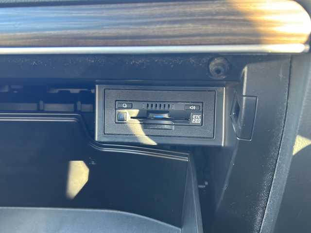 トヨタ ランドクルーザー プラド TX Lパッケージ 神奈川県 2022(令4)年 4.7万km ホワイトパールクリスタルシャイン ワンオーナー/サンルーフ/純正メーカーナビ(AM/FM/USB/BT/Miracast)/全方位カメラ/WALD スポイラー(F/S/R)/WALD 22インチアルミホイール/衝突被害軽減ブレーキ/レーンキープアシスト/ブラインドスポットモニター/クリアランスソナー/オートハイビーム/レーダークルーズコントロール/黒革シート/D/N席パワーシート/D/N席シートヒーター・エアコン/ビルトインETC2.0/ISOFIX/スペアキー×1/保証書/取扱説明書