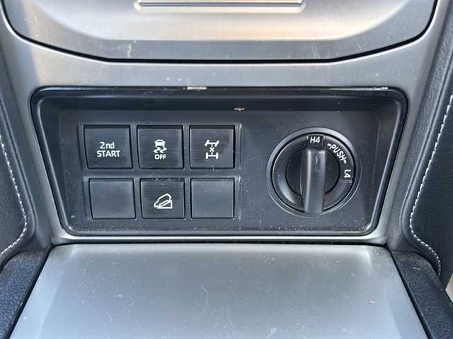 トヨタ ランドクルーザー プラド TX Lパッケージ 神奈川県 2022(令4)年 4.7万km ホワイトパールクリスタルシャイン ワンオーナー/サンルーフ/純正メーカーナビ(AM/FM/USB/BT/Miracast)/全方位カメラ/WALD スポイラー(F/S/R)/WALD 22インチアルミホイール/衝突被害軽減ブレーキ/レーンキープアシスト/ブラインドスポットモニター/クリアランスソナー/オートハイビーム/レーダークルーズコントロール/黒革シート/D/N席パワーシート/D/N席シートヒーター・エアコン/ビルトインETC2.0/ISOFIX/スペアキー×1/保証書/取扱説明書