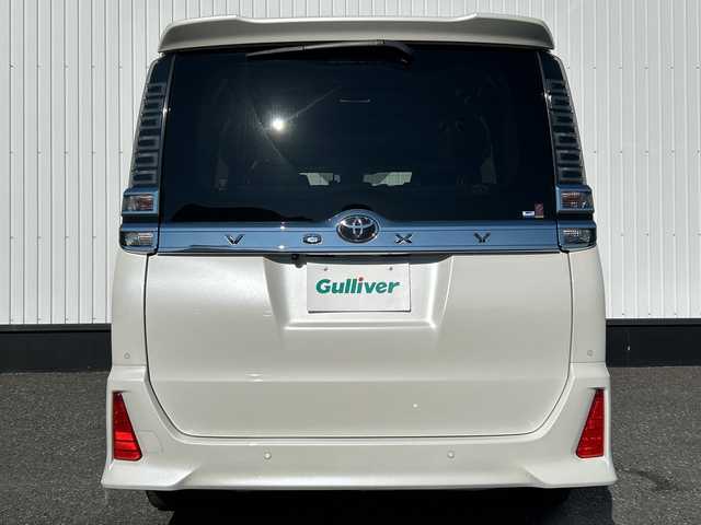 トヨタ ヴォクシー ZS 煌Ⅲ 千葉県 2020(令2)年 3.7万km ホワイトパールクリスタルシャイン 純正9インチナビ/(フルセグTV/BT/CD/DVD/FM/AM)/純正ドライブレコーダー/衝突被害軽減システム/車線逸脱警報/バックカメラ/クルーズコントロール/両側パワースライドドア/横滑り防止装置/ビルトインETC2.0/アイドリングストップ/LEDヘッドライト/フォグランプ/オートライト/ウィンカーミラー/電動格納ミラー/純正16インチAW/シートリフター/プッシュスタート/スマートキー/フロアマット