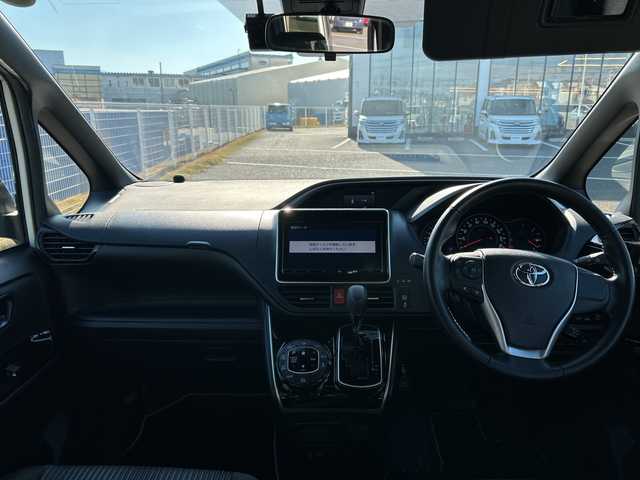 トヨタ ヴォクシー ZS 煌Ⅲ 千葉県 2020(令2)年 3.7万km ホワイトパールクリスタルシャイン 純正9インチナビ/(フルセグTV/BT/CD/DVD/FM/AM)/純正ドライブレコーダー/衝突被害軽減システム/車線逸脱警報/バックカメラ/クルーズコントロール/両側パワースライドドア/横滑り防止装置/ビルトインETC2.0/アイドリングストップ/LEDヘッドライト/フォグランプ/オートライト/ウィンカーミラー/電動格納ミラー/純正16インチAW/シートリフター/プッシュスタート/スマートキー/フロアマット