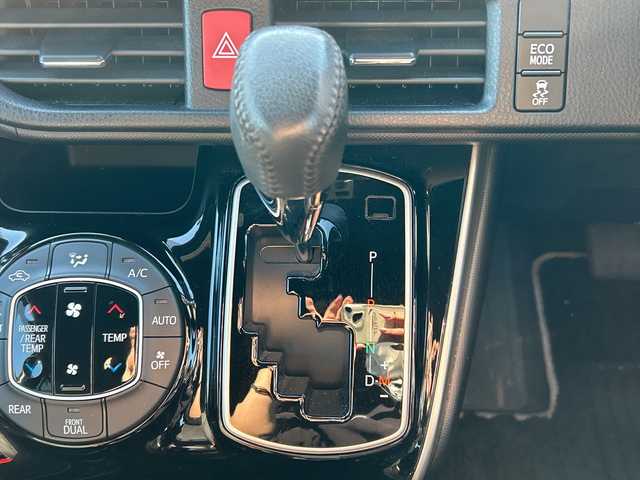 トヨタ ヴォクシー ZS 煌Ⅲ 千葉県 2020(令2)年 3.7万km ホワイトパールクリスタルシャイン 純正9インチナビ/(フルセグTV/BT/CD/DVD/FM/AM)/純正ドライブレコーダー/衝突被害軽減システム/車線逸脱警報/バックカメラ/クルーズコントロール/両側パワースライドドア/横滑り防止装置/ビルトインETC2.0/アイドリングストップ/LEDヘッドライト/フォグランプ/オートライト/ウィンカーミラー/電動格納ミラー/純正16インチAW/シートリフター/プッシュスタート/スマートキー/フロアマット