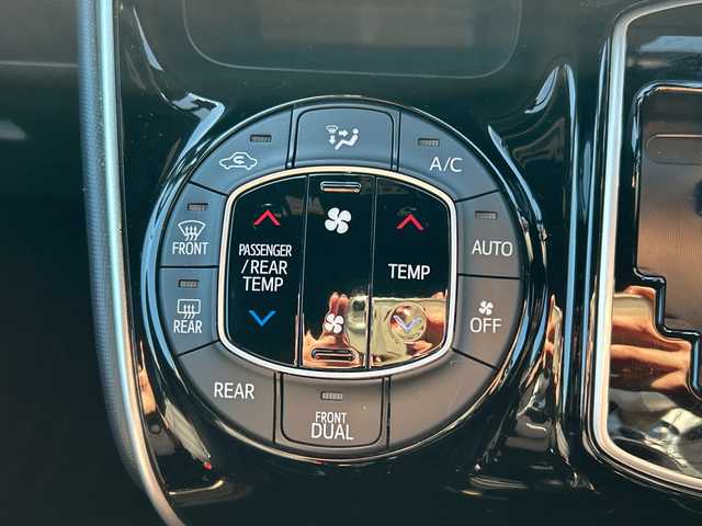 トヨタ ヴォクシー ZS 煌Ⅲ 千葉県 2020(令2)年 3.7万km ホワイトパールクリスタルシャイン 純正9インチナビ/(フルセグTV/BT/CD/DVD/FM/AM)/純正ドライブレコーダー/衝突被害軽減システム/車線逸脱警報/バックカメラ/クルーズコントロール/両側パワースライドドア/横滑り防止装置/ビルトインETC2.0/アイドリングストップ/LEDヘッドライト/フォグランプ/オートライト/ウィンカーミラー/電動格納ミラー/純正16インチAW/シートリフター/プッシュスタート/スマートキー/フロアマット