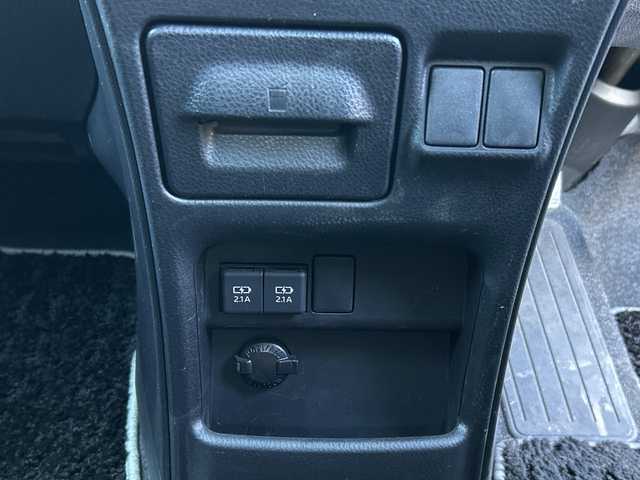 トヨタ ヴォクシー ZS 煌Ⅲ 千葉県 2020(令2)年 3.7万km ホワイトパールクリスタルシャイン 純正9インチナビ/(フルセグTV/BT/CD/DVD/FM/AM)/純正ドライブレコーダー/衝突被害軽減システム/車線逸脱警報/バックカメラ/クルーズコントロール/両側パワースライドドア/横滑り防止装置/ビルトインETC2.0/アイドリングストップ/LEDヘッドライト/フォグランプ/オートライト/ウィンカーミラー/電動格納ミラー/純正16インチAW/シートリフター/プッシュスタート/スマートキー/フロアマット