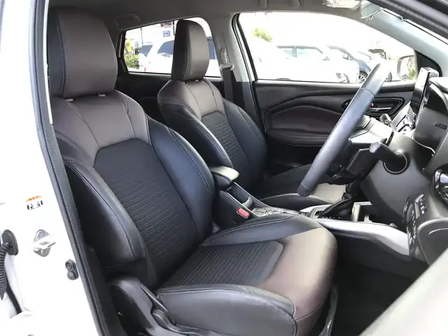 スズキ フロンクス 鳥取県 2024(令6)年 0.5万km パールⅡ ４・W・D/ツートンカラー/ルーフブラック/純正9インチナビ/フルセグ/BT/USB/HDMI/全方位モニター/スズキセーフティサポート/ブラインドスポットモニター/レーンキープアシスト/レーダークルーズコントロール/ヘッドアップディスプレイ/ETC/ドライブレコーダー/ハーフレザーシート/前席シートヒーター/置くだけ充電/LEDヘットライト/ハイビームアシスト/純正16インチアルミホイール/プッシュエンジンスタート/アイドリングストップ/スマートキー/フロアマット