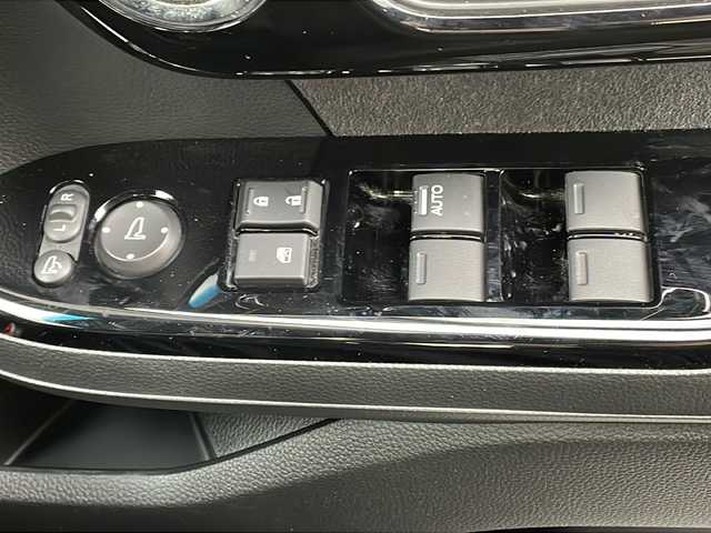 ホンダ Ｎ ＢＯＸ カスタム L 福島県 2023(令5)年 3.7万km プラチナホワイトパール 純正９インチナビ　バックＣ　ＢＴ　ＥＴＣ　追従クルコン　フルセグ　Ｐセンサ　片側パワスラ　電子Ｐ　前席シートヒーター　ＵＳＢ　ＬＥＤヘッドライト　フォグランプ　スマートキー　スペアキー　ドアバイザー