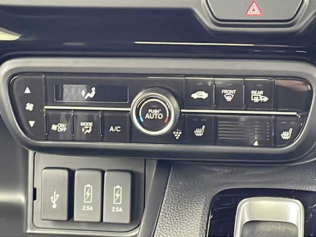 ホンダ Ｎ ＢＯＸ カスタム L 福島県 2023(令5)年 3.7万km プラチナホワイトパール 純正９インチナビ　バックＣ　ＢＴ　ＥＴＣ　追従クルコン　フルセグ　Ｐセンサ　片側パワスラ　電子Ｐ　前席シートヒーター　ＵＳＢ　ＬＥＤヘッドライト　フォグランプ　スマートキー　スペアキー　ドアバイザー