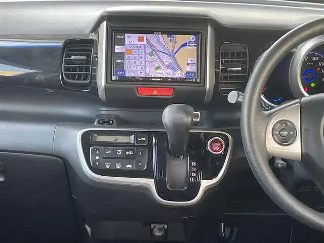 ホンダ Ｎ ＢＯＸ カスタム SSパッケージ 福岡県 2014(平26)年 9.3万km スマートブラック (株)IDOMが運営する【じしゃロン八幡西店】の自社ローン専用車両になります。こちらは現金またはオートローンご利用時の価格です。自社ローンご希望の方は別途その旨お申付け下さい/衝突軽減ブレーキ/両側パワースライドドア/社外ナビ/バックカメラ/HID/オートライト/ドアバイザー/フロアマット