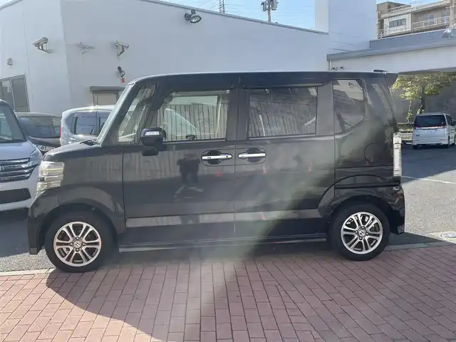ホンダ Ｎ ＢＯＸ カスタム SSパッケージ 福岡県 2014(平26)年 9.3万km スマートブラック (株)IDOMが運営する【じしゃロン八幡西店】の自社ローン専用車両になります。こちらは現金またはオートローンご利用時の価格です。自社ローンご希望の方は別途その旨お申付け下さい/衝突軽減ブレーキ/両側パワースライドドア/社外ナビ/バックカメラ/HID/オートライト/ドアバイザー/フロアマット