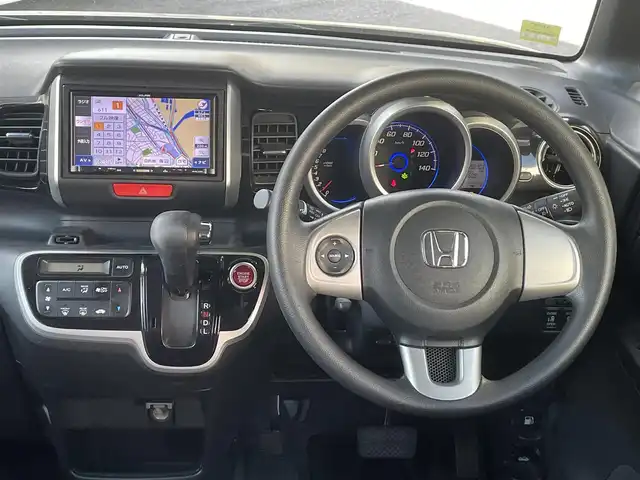 ホンダ Ｎ ＢＯＸ カスタム SSパッケージ 福岡県 2014(平26)年 9.3万km スマートブラック (株)IDOMが運営する【じしゃロン八幡西店】の自社ローン専用車両になります。こちらは現金またはオートローンご利用時の価格です。自社ローンご希望の方は別途その旨お申付け下さい/衝突軽減ブレーキ/両側パワースライドドア/社外ナビ/バックカメラ/HID/オートライト/ドアバイザー/フロアマット