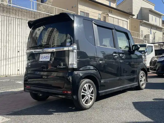 ホンダ Ｎ ＢＯＸ カスタム SSパッケージ 福岡県 2014(平26)年 9.3万km スマートブラック (株)IDOMが運営する【じしゃロン八幡西店】の自社ローン専用車両になります。こちらは現金またはオートローンご利用時の価格です。自社ローンご希望の方は別途その旨お申付け下さい/衝突軽減ブレーキ/両側パワースライドドア/社外ナビ/バックカメラ/HID/オートライト/ドアバイザー/フロアマット