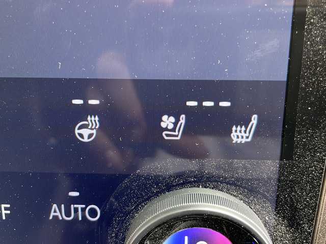 トヨタ アルファードハイブリット Z 愛知県 2024(令6)年 1.6万km プラチナホワイトパールマイカ 衝突軽減システム/純正14型ディズプレイオーディオ　ナビあり/フリップダウンモニター/三眼LEDヘッドライト/全方位カメラ/両側パワースライドドア/レーダークルーズコントロール/シートヒーター/エアシート/フルセグ/Bluetooth/バックカメラ/電動リアゲート/パワーシート/コーナーセンサー/純正アルミホイール/ブラインドスポットモニター/ユニバーサルステップ/ETC2.0/ステアリングヒーター/インテリジェントミラー/リアオートエアコン/オートマチックハイビーム/置くだけ充電機/ステアリングスイッチ/スマートキー/プッシュスタート