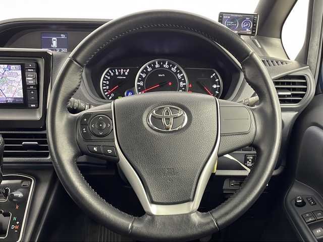 トヨタ ヴォクシー ZS 大阪府 2014(平26)年 6.5万km ブラッキッシュアゲハガラスフレーク フリップダウンモニター/ALPINEナビ　/・バックカメラ/・フルセグテレビ/ＤＶＤ/・AM/FM/BT　/両側電動スライドドア/レーダー探知機　（ＺＥＲＯ８４Ｖ）/ビルトインＥＴＣ　/純正フロアマット　/純正ドアバイザー　/純正１６インチＡＷ