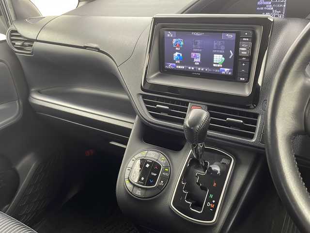 トヨタ ヴォクシー ZS 大阪府 2014(平26)年 6.5万km ブラッキッシュアゲハガラスフレーク フリップダウンモニター/ALPINEナビ　/・バックカメラ/・フルセグテレビ/ＤＶＤ/・AM/FM/BT　/両側電動スライドドア/レーダー探知機　（ＺＥＲＯ８４Ｖ）/ビルトインＥＴＣ　/純正フロアマット　/純正ドアバイザー　/純正１６インチＡＷ