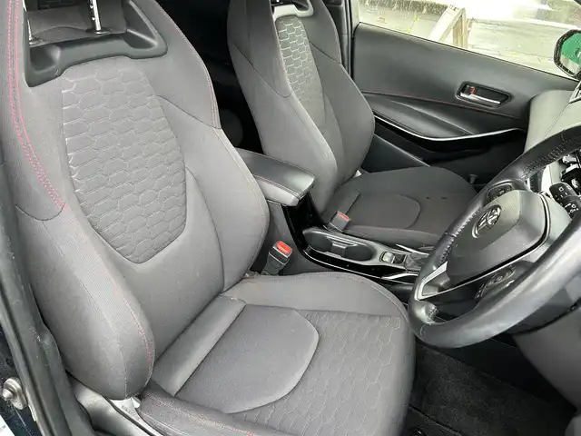トヨタ カローラ スポーツ ハイブリッドG Z 埼玉県 2019(令1)年 7.3万km スパークリングブラックパールクリスタルシャイン 登録時走行距離72956km/ワンオーナー/フルセグテレビ/バックカメラ/クルーズコントロール/ドアバイザー/プッシュスタート/ETC/ABS/オートライト/ベンチシート/ドライブレコーダー/Bluetooth接続/AACエアコン/PS/PW/純正アルミホイール/メモリナビ
