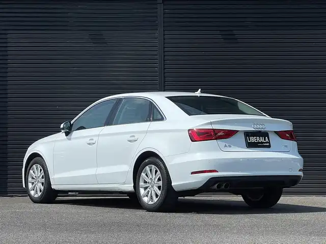 アウディ Ａ３ セダン 1．4 TFSI 山梨県 2015(平27)年 1.3万km グレイシアホワイトメタリック ワンオーナー/レザーパッケージ/コンビニエンスパッケージ/Audiプレセンス/ACC/前後コーナーセンサー/純正MMI/バックカメラ/CD/DVD/フルセグ/Bluetooth/ETC/キセノン/純正16インチAW