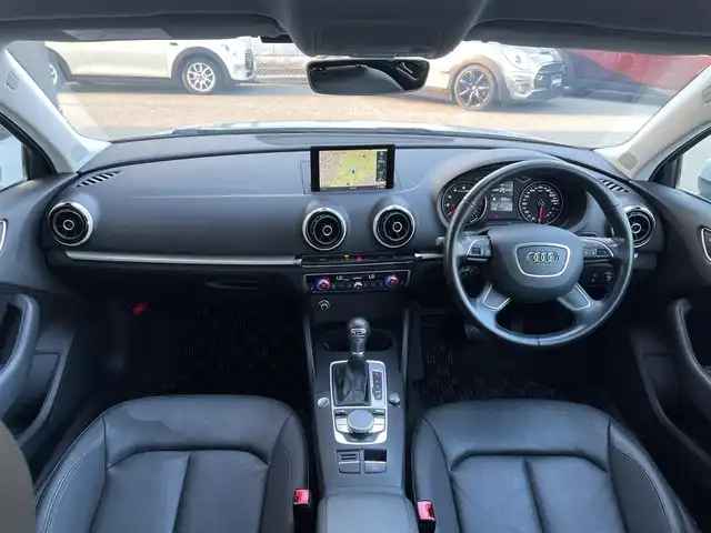 アウディ Ａ３ セダン 1．4 TFSI 山梨県 2015(平27)年 1.3万km グレイシアホワイトメタリック ワンオーナー/レザーパッケージ/コンビニエンスパッケージ/Audiプレセンス/ACC/前後コーナーセンサー/純正MMI/バックカメラ/CD/DVD/フルセグ/Bluetooth/ETC/キセノン/純正16インチAW