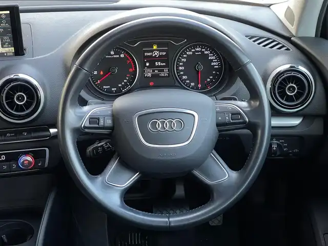 アウディ Ａ３ セダン 1．4 TFSI 山梨県 2015(平27)年 1.3万km グレイシアホワイトメタリック ワンオーナー/レザーパッケージ/コンビニエンスパッケージ/Audiプレセンス/ACC/前後コーナーセンサー/純正MMI/バックカメラ/CD/DVD/フルセグ/Bluetooth/ETC/キセノン/純正16インチAW