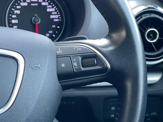 アウディ Ａ３ セダン 1．4 TFSI 山梨県 2015(平27)年 1.3万km グレイシアホワイトメタリック ワンオーナー/レザーパッケージ/コンビニエンスパッケージ/Audiプレセンス/ACC/前後コーナーセンサー/純正MMI/バックカメラ/CD/DVD/フルセグ/Bluetooth/ETC/キセノン/純正16インチAW
