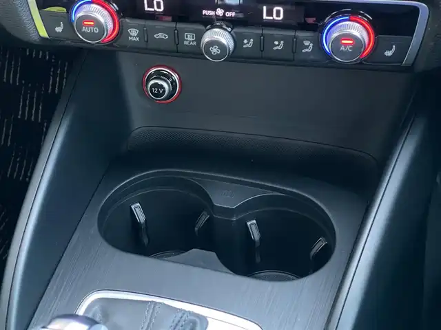 アウディ Ａ３ セダン 1．4 TFSI 山梨県 2015(平27)年 1.3万km グレイシアホワイトメタリック ワンオーナー/レザーパッケージ/コンビニエンスパッケージ/Audiプレセンス/ACC/前後コーナーセンサー/純正MMI/バックカメラ/CD/DVD/フルセグ/Bluetooth/ETC/キセノン/純正16インチAW