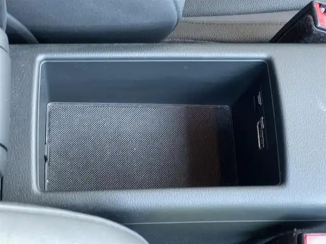 アウディ Ａ３ セダン 1．4 TFSI 山梨県 2015(平27)年 1.3万km グレイシアホワイトメタリック ワンオーナー/レザーパッケージ/コンビニエンスパッケージ/Audiプレセンス/ACC/前後コーナーセンサー/純正MMI/バックカメラ/CD/DVD/フルセグ/Bluetooth/ETC/キセノン/純正16インチAW