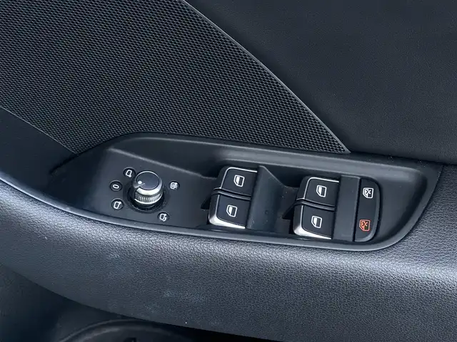 アウディ Ａ３ セダン 1．4 TFSI 山梨県 2015(平27)年 1.3万km グレイシアホワイトメタリック ワンオーナー/レザーパッケージ/コンビニエンスパッケージ/Audiプレセンス/ACC/前後コーナーセンサー/純正MMI/バックカメラ/CD/DVD/フルセグ/Bluetooth/ETC/キセノン/純正16インチAW