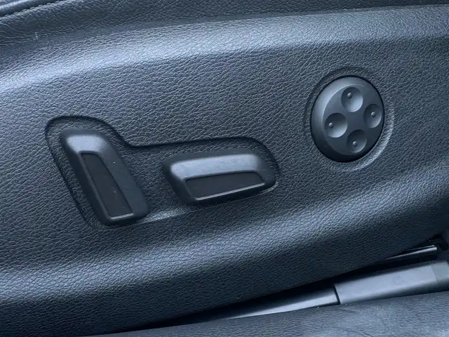 アウディ Ａ３ セダン 1．4 TFSI 山梨県 2015(平27)年 1.3万km グレイシアホワイトメタリック ワンオーナー/レザーパッケージ/コンビニエンスパッケージ/Audiプレセンス/ACC/前後コーナーセンサー/純正MMI/バックカメラ/CD/DVD/フルセグ/Bluetooth/ETC/キセノン/純正16インチAW