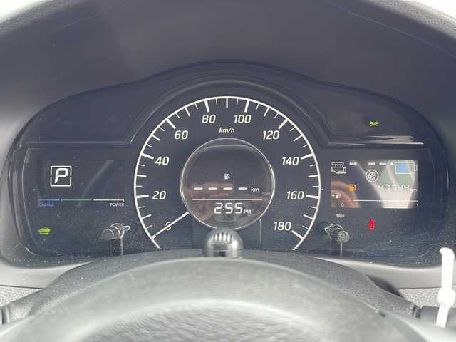 日産 ノート e－パワー X Vセレクション 山口県 2020(令2)年 4.8万km ブリリアントシルバー 純正ナビ【MJ320D-W】/・フルセグテレビ/・Bluetooth機能/・AM/FMラジオ/・CD/DVD再生/・iPod接続/・USB/AUX入力/・SD　Audio/・交通情報/バックカメラ/全周囲カメラ/ドライブレコーダー/スマートキー×２/プッシュスタート/純正15インチアルミホイール/スタットレスタイヤ付き/取扱説明書/インテリジェントエマージェンシーブレーキ/車線逸脱警告/踏み間違い衝突防止アシスト/エンジンイモビライザー/車両接近通報装置/横滑り防止装置/盗難防止装置