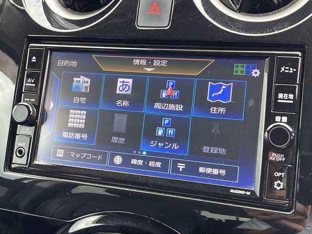 日産 ノート e－パワー X Vセレクション 山口県 2020(令2)年 4.8万km ブリリアントシルバー 純正ナビ【MJ320D-W】/・フルセグテレビ/・Bluetooth機能/・AM/FMラジオ/・CD/DVD再生/・iPod接続/・USB/AUX入力/・SD　Audio/・交通情報/バックカメラ/全周囲カメラ/ドライブレコーダー/スマートキー×２/プッシュスタート/純正15インチアルミホイール/スタットレスタイヤ付き/取扱説明書/インテリジェントエマージェンシーブレーキ/車線逸脱警告/踏み間違い衝突防止アシスト/エンジンイモビライザー/車両接近通報装置/横滑り防止装置/盗難防止装置