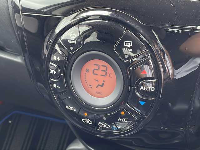 日産 ノート e－パワー X Vセレクション 山口県 2020(令2)年 4.8万km ブリリアントシルバー 純正ナビ【MJ320D-W】/・フルセグテレビ/・Bluetooth機能/・AM/FMラジオ/・CD/DVD再生/・iPod接続/・USB/AUX入力/・SD　Audio/・交通情報/バックカメラ/全周囲カメラ/ドライブレコーダー/スマートキー×２/プッシュスタート/純正15インチアルミホイール/スタットレスタイヤ付き/取扱説明書/インテリジェントエマージェンシーブレーキ/車線逸脱警告/踏み間違い衝突防止アシスト/エンジンイモビライザー/車両接近通報装置/横滑り防止装置/盗難防止装置