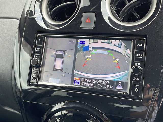 日産 ノート e－パワー X Vセレクション 山口県 2020(令2)年 4.8万km ブリリアントシルバー 純正ナビ【MJ320D-W】/・フルセグテレビ/・Bluetooth機能/・AM/FMラジオ/・CD/DVD再生/・iPod接続/・USB/AUX入力/・SD　Audio/・交通情報/バックカメラ/全周囲カメラ/ドライブレコーダー/スマートキー×２/プッシュスタート/純正15インチアルミホイール/スタットレスタイヤ付き/取扱説明書/インテリジェントエマージェンシーブレーキ/車線逸脱警告/踏み間違い衝突防止アシスト/エンジンイモビライザー/車両接近通報装置/横滑り防止装置/盗難防止装置