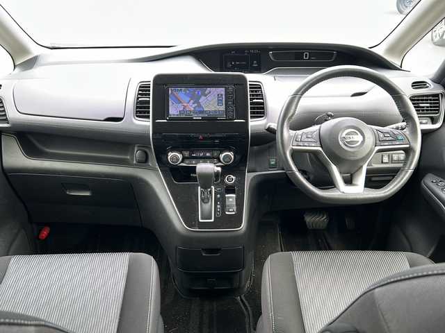 日産 セレナ ハイウェイスター V 茨城県 2020(令2)年 2.6万km ブリリアントホワイトパール 2トーン 社外SDナビ/CD/DVD/フルセグTV/BT/ブラインドスポット/バックカメラ/クルーズコントロール/LEDヘッドライト/オートライト/純正16インチアルミホイール/純正フロアマット/アイドリングストップ/オートエアコン/スマートキー/ETC/横滑り防止装置/コーナーセンサー/盗難防止装置/衝突被害軽減システム/禁煙車