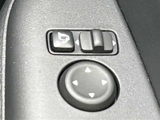 日産 セレナ ハイウェイスター V 茨城県 2020(令2)年 2.6万km ブリリアントホワイトパール 2トーン 社外SDナビ/CD/DVD/フルセグTV/BT/ブラインドスポット/バックカメラ/クルーズコントロール/LEDヘッドライト/オートライト/純正16インチアルミホイール/純正フロアマット/アイドリングストップ/オートエアコン/スマートキー/ETC/横滑り防止装置/コーナーセンサー/盗難防止装置/衝突被害軽減システム/禁煙車