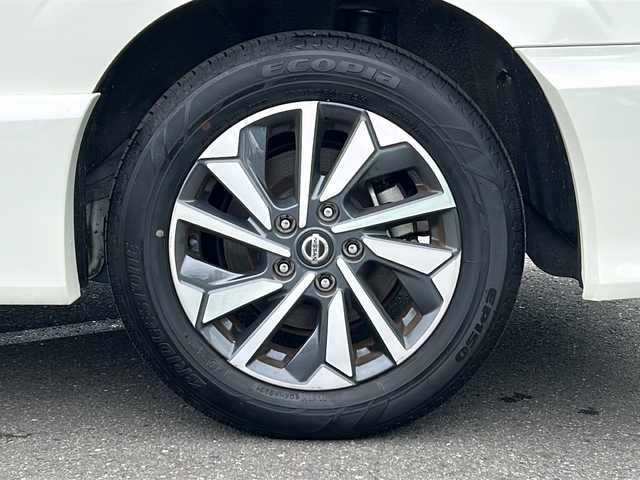 日産 セレナ ハイウェイスター V 茨城県 2020(令2)年 2.6万km ブリリアントホワイトパール 2トーン 社外SDナビ/CD/DVD/フルセグTV/BT/ブラインドスポット/バックカメラ/クルーズコントロール/LEDヘッドライト/オートライト/純正16インチアルミホイール/純正フロアマット/アイドリングストップ/オートエアコン/スマートキー/ETC/横滑り防止装置/コーナーセンサー/盗難防止装置/衝突被害軽減システム/禁煙車