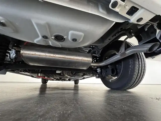 トヨタ シエンタ ハイブリッド Z 三重県 2022(令4)年 1.1万km ホワイトパールクリスタルシャイン ハイブリッド/FF/インパネCVT/純正 8インチ『ディスプレイオーディオplus』（ナビ付）/（AM/FM/USB/iPod/Bluetooth/Miracast/CarPlay/AndroidAuto）/【OP】パノラミックビューモニター/両側ハンズフリーパワースライドドア/ドライブレコーダー 前方（ナビ連動）/ETC2.0/Toyota Safety Sense/・プリクラッシュセーフティ/・レーンディパーチャーアラート/・レーダークルーズ（停止保持機能有）/・ブラインドスポットモニター/・プロアクティブドライビングアシスト/・インテリジェントクリアランスソナー（パーキングサポートブレーキ［PKSB］静止物＋後方接近車両）/・リヤクロストラフィックアラート/・ロードサインアシスト/・アダプティブハイビームシステム/・休憩提案機能/など/装備/・【OP】AC100Vアクセサリーコンセント（非常時給電機能付）/・オートエアコン/・オートライト/・LEDヘッドランプ/・ステアリングスイッチ/・充電用USBジャック（USB-Ax1、USB-Cx3）/・【OP】純正15inAW/・プッシュスタート、スマートキーx1/など