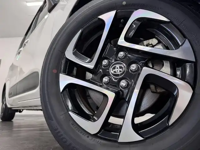 トヨタ シエンタ ハイブリッド Z 三重県 2022(令4)年 1.1万km ホワイトパールクリスタルシャイン ハイブリッド/FF/インパネCVT/純正 8インチ『ディスプレイオーディオplus』（ナビ付）/（AM/FM/USB/iPod/Bluetooth/Miracast/CarPlay/AndroidAuto）/【OP】パノラミックビューモニター/両側ハンズフリーパワースライドドア/ドライブレコーダー 前方（ナビ連動）/ETC2.0/Toyota Safety Sense/・プリクラッシュセーフティ/・レーンディパーチャーアラート/・レーダークルーズ（停止保持機能有）/・ブラインドスポットモニター/・プロアクティブドライビングアシスト/・インテリジェントクリアランスソナー（パーキングサポートブレーキ［PKSB］静止物＋後方接近車両）/・リヤクロストラフィックアラート/・ロードサインアシスト/・アダプティブハイビームシステム/・休憩提案機能/など/装備/・【OP】AC100Vアクセサリーコンセント（非常時給電機能付）/・オートエアコン/・オートライト/・LEDヘッドランプ/・ステアリングスイッチ/・充電用USBジャック（USB-Ax1、USB-Cx3）/・【OP】純正15inAW/・プッシュスタート、スマートキーx1/など