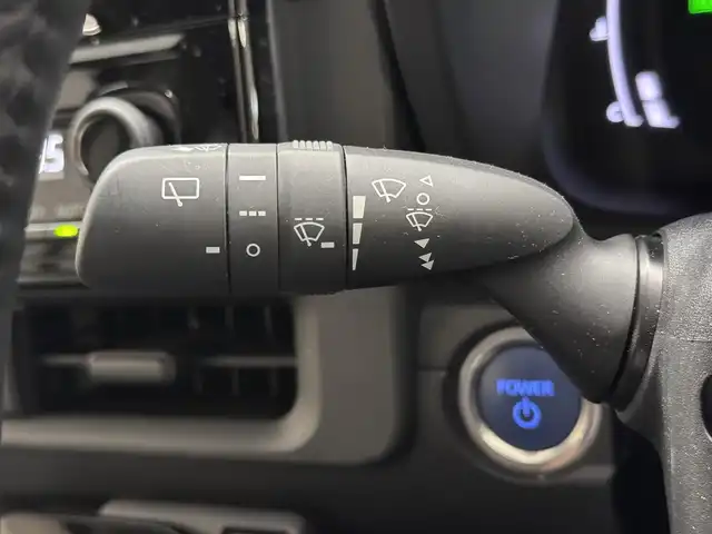 トヨタ シエンタ ハイブリッド Z 三重県 2022(令4)年 1.1万km ホワイトパールクリスタルシャイン ハイブリッド/FF/インパネCVT/純正 8インチ『ディスプレイオーディオplus』（ナビ付）/（AM/FM/USB/iPod/Bluetooth/Miracast/CarPlay/AndroidAuto）/【OP】パノラミックビューモニター/両側ハンズフリーパワースライドドア/ドライブレコーダー 前方（ナビ連動）/ETC2.0/Toyota Safety Sense/・プリクラッシュセーフティ/・レーンディパーチャーアラート/・レーダークルーズ（停止保持機能有）/・ブラインドスポットモニター/・プロアクティブドライビングアシスト/・インテリジェントクリアランスソナー（パーキングサポートブレーキ［PKSB］静止物＋後方接近車両）/・リヤクロストラフィックアラート/・ロードサインアシスト/・アダプティブハイビームシステム/・休憩提案機能/など/装備/・【OP】AC100Vアクセサリーコンセント（非常時給電機能付）/・オートエアコン/・オートライト/・LEDヘッドランプ/・ステアリングスイッチ/・充電用USBジャック（USB-Ax1、USB-Cx3）/・【OP】純正15inAW/・プッシュスタート、スマートキーx1/など