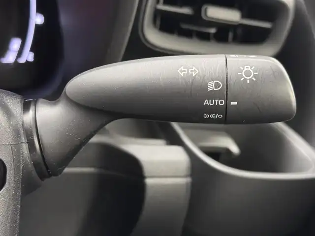 トヨタ シエンタ ハイブリッド Z 三重県 2022(令4)年 1.1万km ホワイトパールクリスタルシャイン ハイブリッド/FF/インパネCVT/純正 8インチ『ディスプレイオーディオplus』（ナビ付）/（AM/FM/USB/iPod/Bluetooth/Miracast/CarPlay/AndroidAuto）/【OP】パノラミックビューモニター/両側ハンズフリーパワースライドドア/ドライブレコーダー 前方（ナビ連動）/ETC2.0/Toyota Safety Sense/・プリクラッシュセーフティ/・レーンディパーチャーアラート/・レーダークルーズ（停止保持機能有）/・ブラインドスポットモニター/・プロアクティブドライビングアシスト/・インテリジェントクリアランスソナー（パーキングサポートブレーキ［PKSB］静止物＋後方接近車両）/・リヤクロストラフィックアラート/・ロードサインアシスト/・アダプティブハイビームシステム/・休憩提案機能/など/装備/・【OP】AC100Vアクセサリーコンセント（非常時給電機能付）/・オートエアコン/・オートライト/・LEDヘッドランプ/・ステアリングスイッチ/・充電用USBジャック（USB-Ax1、USB-Cx3）/・【OP】純正15inAW/・プッシュスタート、スマートキーx1/など
