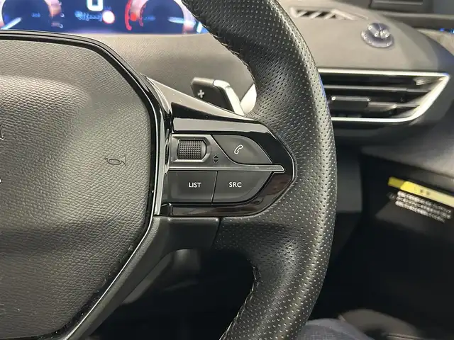 プジョー ３００８ 熊本県 2019(令1)年 3.9万km 赤Ⅱ ワンオーナー車/パノラミックサンルーフ/スマホワイヤレス充電/純正ディスプレイオーディオ/AppleCarPlay/androidauto/USB/バックカメラ/サイドカメラ/コーナーセンサー/アルカンターラハーフレザーシート/シートヒーター/ハンズフリーパワートランクドア/アダプティブクルーズコントロール/ブラインドスポットモニター/アドバンスグリップコントロール/疲労検知システム/アクティブセーフティーブレーキ/ETC/LEDヘッドライト/LEDフォグライト/【アルティメットレッド/GTブルーHDi】