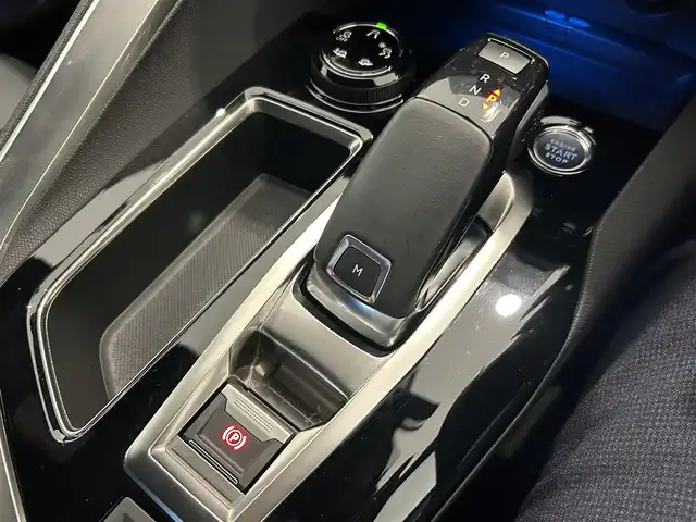 プジョー ３００８ 熊本県 2019(令1)年 3.9万km 赤Ⅱ ワンオーナー車/パノラミックサンルーフ/スマホワイヤレス充電/純正ディスプレイオーディオ/AppleCarPlay/androidauto/USB/バックカメラ/サイドカメラ/コーナーセンサー/アルカンターラハーフレザーシート/シートヒーター/ハンズフリーパワートランクドア/アダプティブクルーズコントロール/ブラインドスポットモニター/アドバンスグリップコントロール/疲労検知システム/アクティブセーフティーブレーキ/ETC/LEDヘッドライト/LEDフォグライト/【アルティメットレッド/GTブルーHDi】